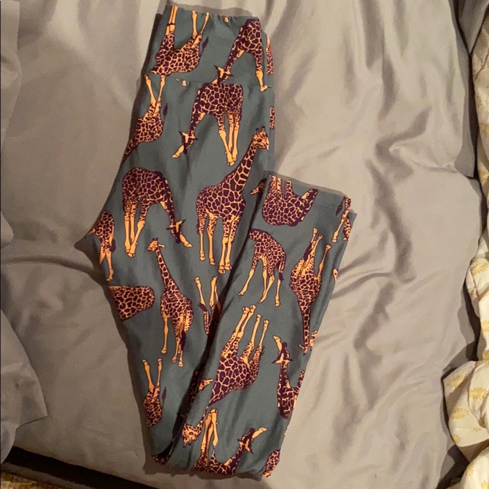 Lularoe giraffe leggings
